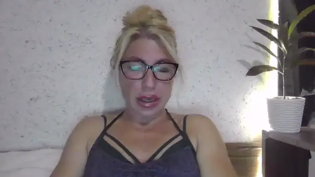 Snapshot of fox_red_lady7 chatting on October 2, 2025, 7:32 pm fox red lady7 online show from October 2, 2025, 7:32 pm