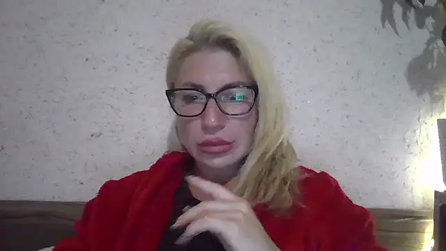 Snapshot of fox_red_lady7 chatting on October 5, 2025, 7:12 pm fox red lady7 online show from October 5, 2025, 7:12 pm