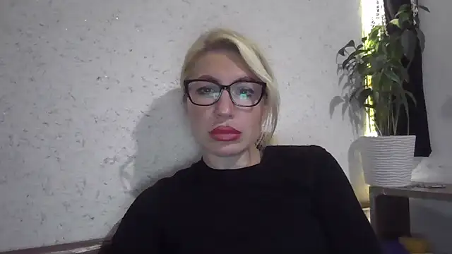 Snapshot of fox_red_lady7 chatting on October 13, 2025, 3:34 pm fox red lady7 online show from October 13, 2025, 3:34 pm