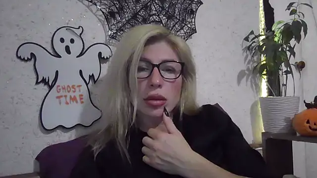 Snapshot of fox_red_lady7 chatting on October 27, 2025, 7:07 pm fox red lady7 online show from October 27, 2025, 7:07 pm