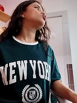 LUNAA    online show from October 6, 2025, 3:37 am