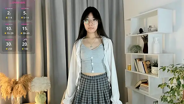 UdelaDodson online show from October 19, 2025, 1:17 am