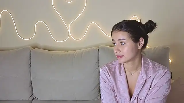 KathrynBrooks online show from November 28, 2025, 5:37 pm