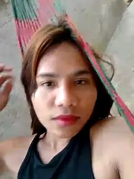 zoeytransph online show from April 7, 2026, 2:12 am