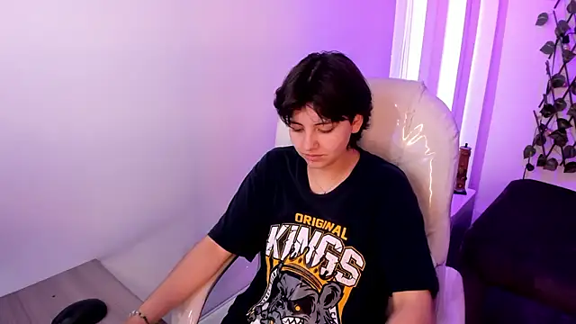 Nathaly ds online show from February 18, 2026, 7:32 pm