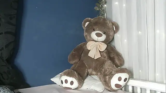 lishainparis18 online show from March 28, 2026, 5:23 pm