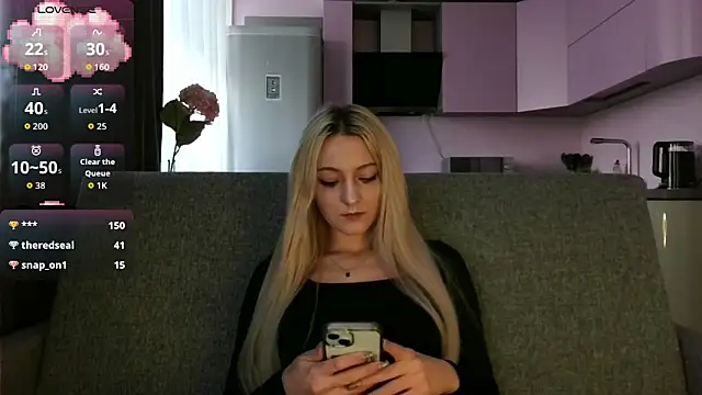 white liillyy online show from September 11, 2025, 4:07 pm