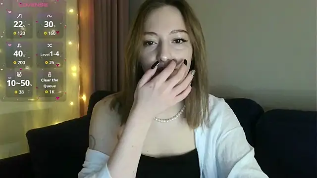 white liillyy online show from February 9, 2026, 7:40 pm