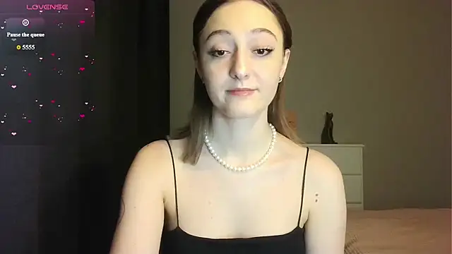 white liillyy online show from March 24, 2026, 9:42 pm