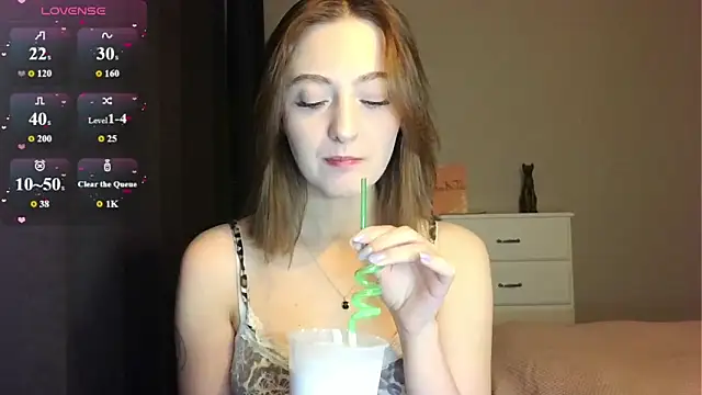 white liillyy online show from March 27, 2026, 9:47 pm