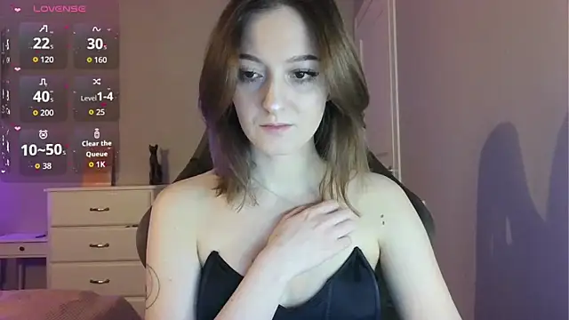 white liillyy online show from April 21, 2026, 9:28 pm