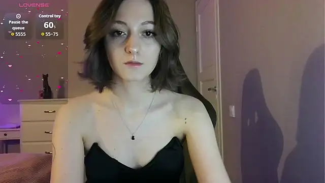 white liillyy online show from May 19, 2026, 8:48 pm