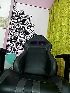 Snapshot of angela_bigdick chatting on October 9, 2025, 11:25 pm angela bigdick online show from October 9, 2025, 11:25 pm