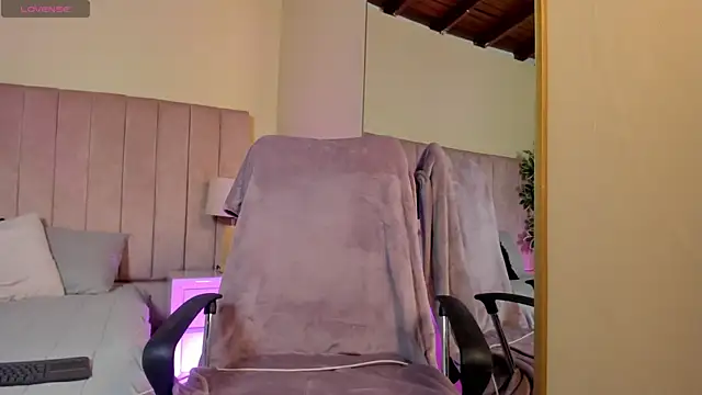 Mia mtnz02 online show from September 11, 2025, 3:56 pm