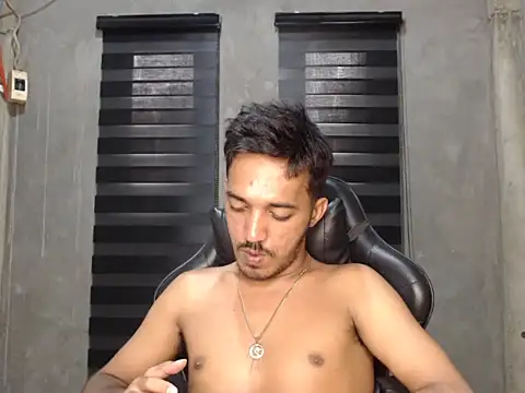 Snapshot of RowyCam chatting on September 14, 2025, 6:56 am RowyCam online show from September 14, 2025, 6:56 am