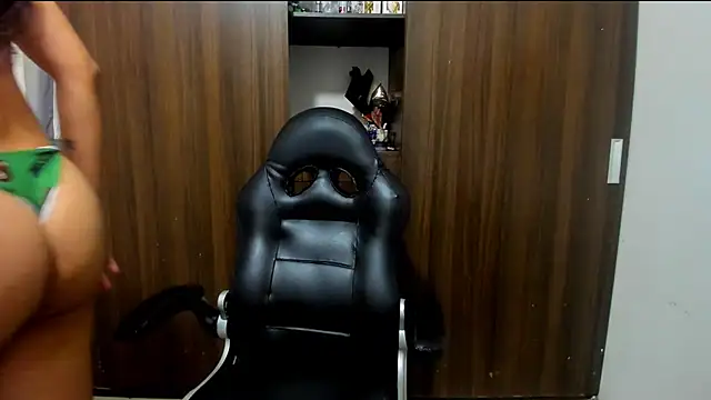 miss bigcockts online show from November 30, 2025, 9:08 pm