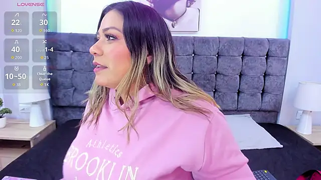 isabella horney  online show from November 6, 2025, 8:21 pm