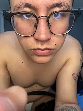 Kurtxxx22 online show from May 21, 2026, 3:57 am