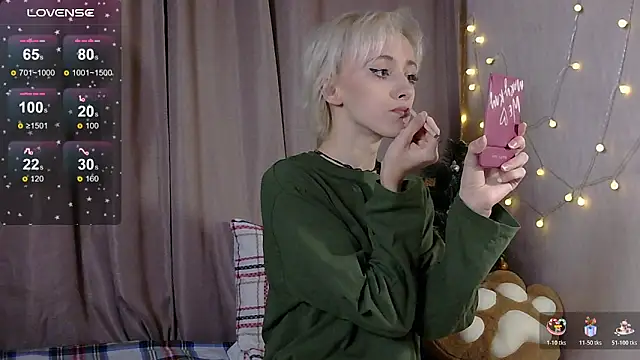 Snapshot of NextVibe_ chatting on December 22, 2025, 6:27 pm NextVibe online show from December 22, 2025, 6:27 pm