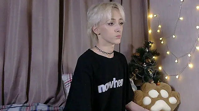 Snapshot of NextVibe_ chatting on January 7, 2026, 4:42 pm NextVibe online show from January 7, 2026, 4:42 pm