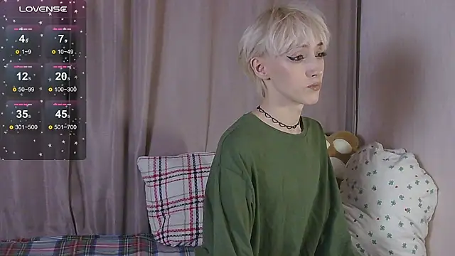 Snapshot of NextVibe_ chatting on February 4, 2026, 6:58 pm NextVibe online show from February 4, 2026, 6:58 pm