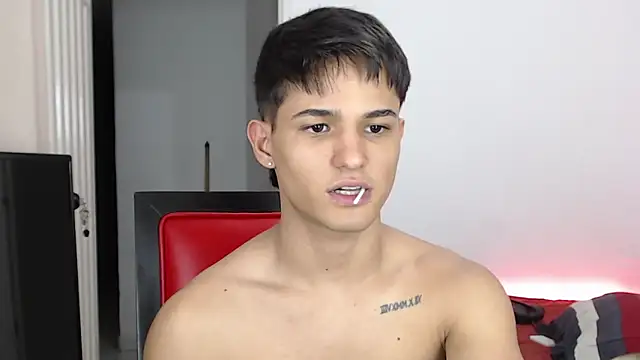 Alex mojica online show from November 9, 2025, 5:17 am