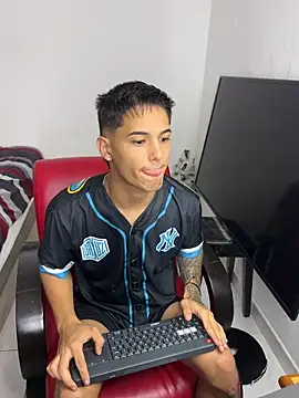 Alex mojica online show from February 8, 2026, 7:01 am