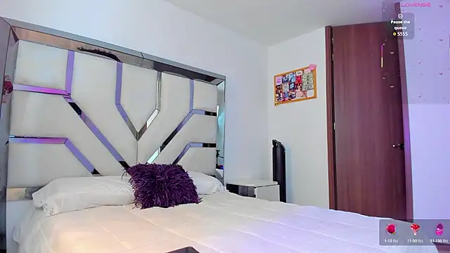 Michelle Ferrerr online show from February 2, 2026, 9:02 pm