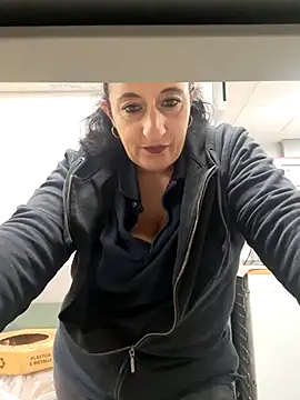 Snapshot of monella821 chatting on November 25, 2025, 4:29 pm monella821 online show from November 25, 2025, 4:29 pm