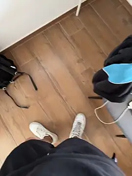 Manu97k online show from November 17, 2025, 4:46 pm