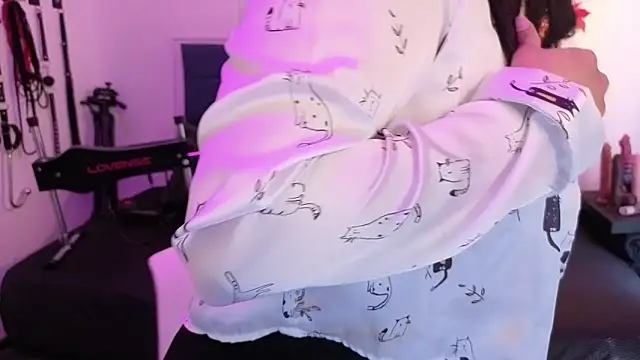 elowen halley1 online show from October 12, 2025, 7:24 pm