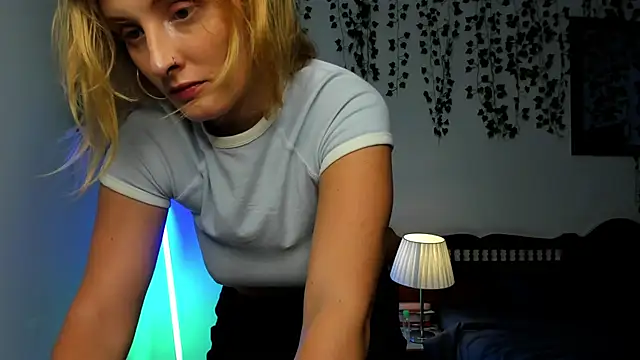 Ariana Spring online show from October 25, 2025, 3:47 am