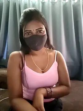 Snapshot of Misss-julli chatting on October 14, 2025, 5:41 am Misss-julli online show from October 14, 2025, 5:41 am