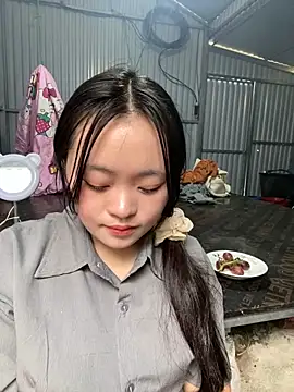 Julia-Elsa online show from November 3, 2025, 6:03 am