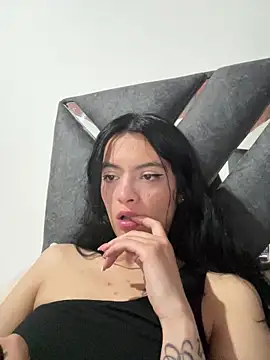 LiaCollings online show from November 24, 2025, 1:00 pm