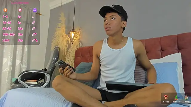 Brunette  boy online show from December 14, 2025, 3:34 am