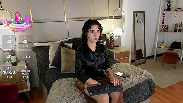 Lina Montclair online show from March 20, 2026, 12:21 pm