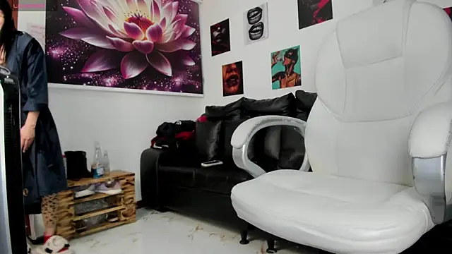 lycoris 19 online show from October 21, 2025, 9:04 pm