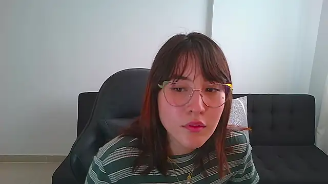 Yulienneg online show from March 9, 2026, 8:24 pm