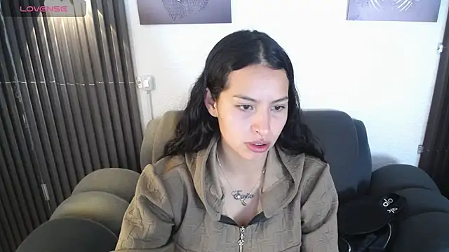 Mia garcia28 online show from May 13, 2026, 1:41 pm