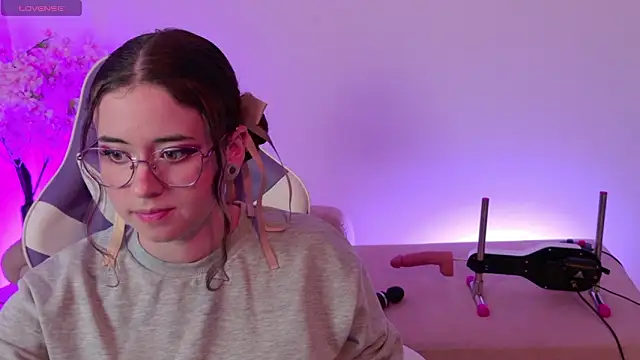 Mia wee online show from February 16, 2026, 6:59 pm