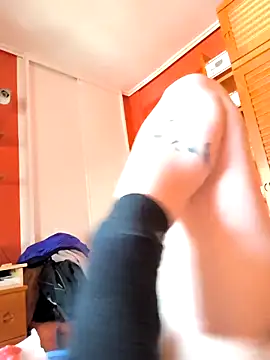 Junani2231 online show from April 5, 2026, 2:47 pm