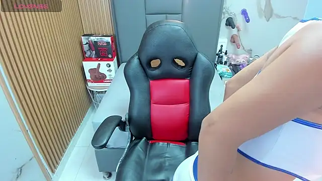 Isisleroy1 online show from March 11, 2026, 2:39 am