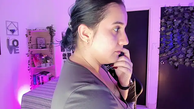 Lana Herondale online show from November 26, 2025, 9:10 am