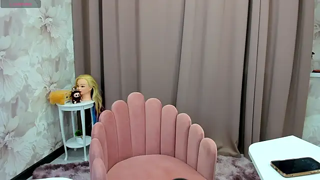 cute luucy online show from October 14, 2025, 3:40 am