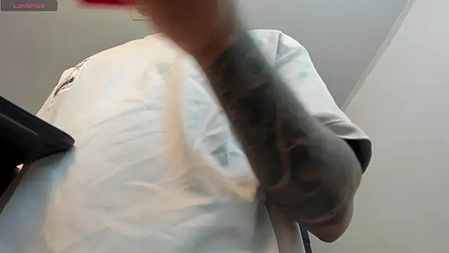 marco garciia  online show from December 1, 2025, 11:10 pm