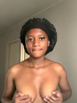 Snapshot of sweetcake87 chatting on October 15, 2025, 11:32 am sweetcake87 online show from October 15, 2025, 11:32 am