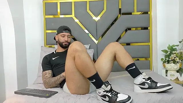 yorbymaxx online show from October 6, 2025, 2:14 pm