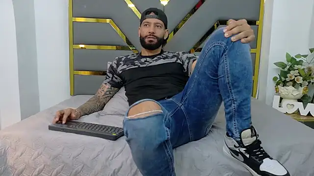 yorbymaxx online show from October 15, 2025, 2:06 pm