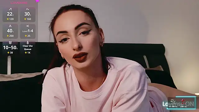 Snapshot of AuraPure chatting on November 28, 2025, 10:23 pm AuraPure online show from November 28, 2025, 10:23 pm